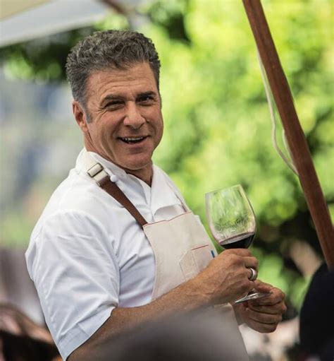 Chef and TV personality Michael Chiarello dies at 61 after being treated for allergic reaction